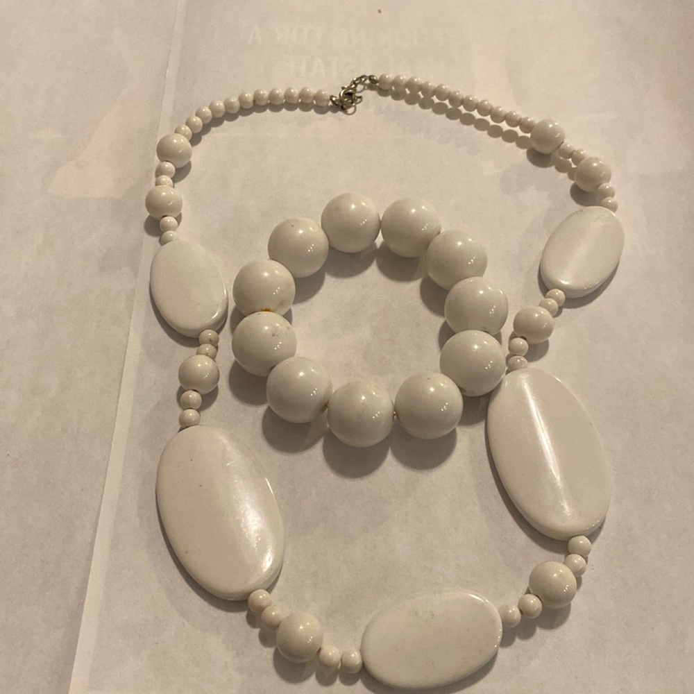 Necklace and bracelet set